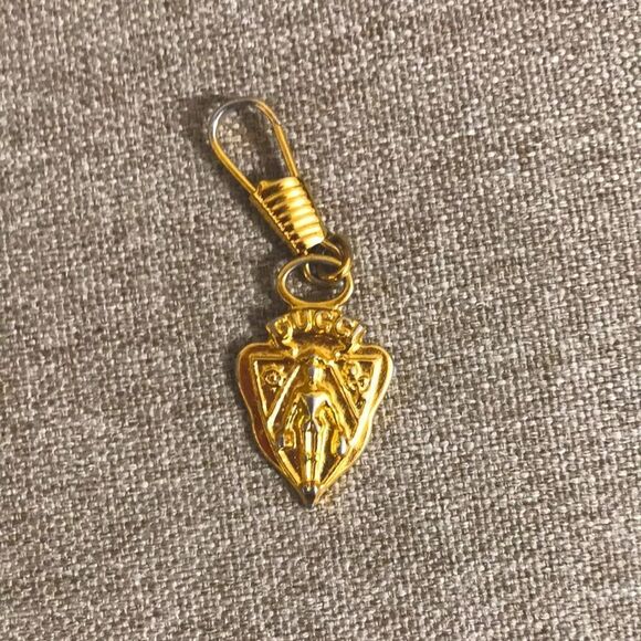 Gucci pendant puller